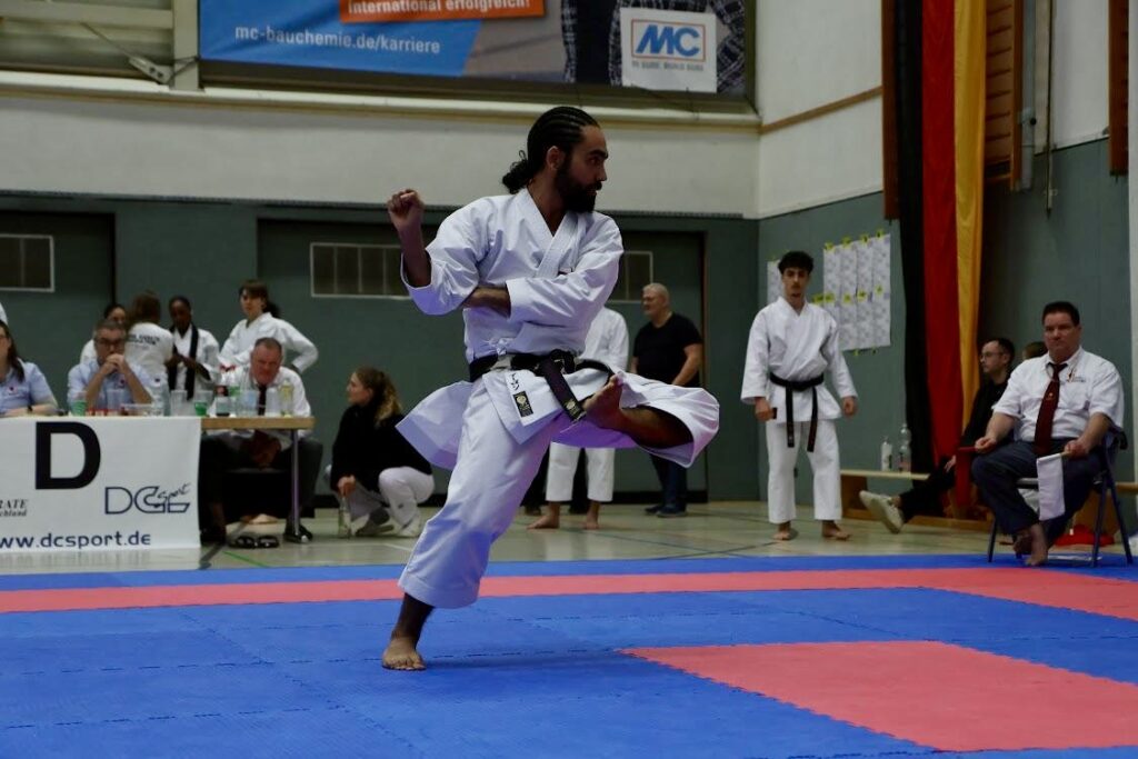 f3989550 b71f 4cec bc99 99969904e445